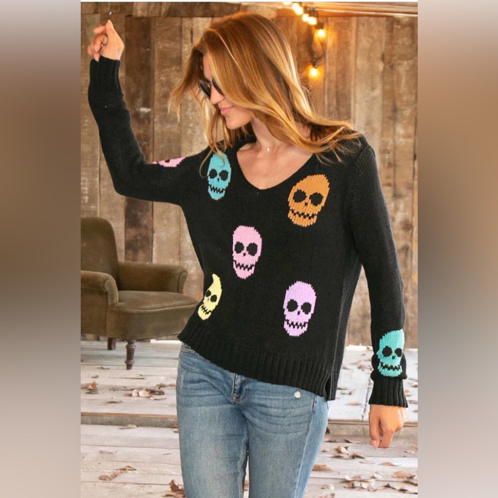 WOODEN SHIPS multiple skulls v neck sweater in black multi M/L - Picture 2 of 7